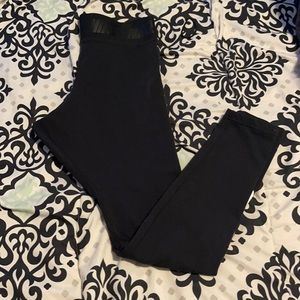 Black Nike leggings